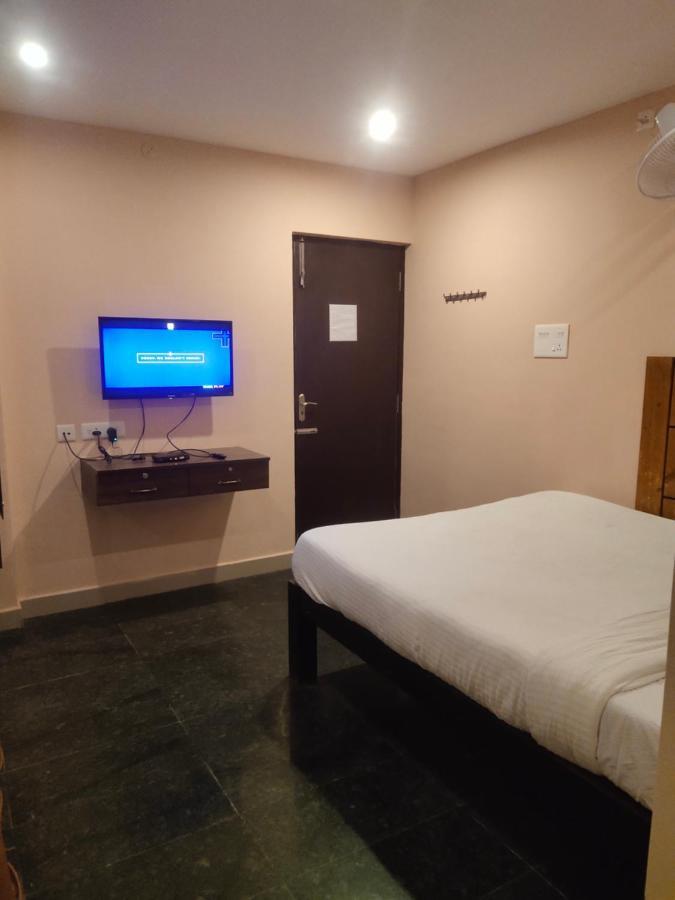 J J Residency Otel Pondicherry Dış mekan fotoğraf