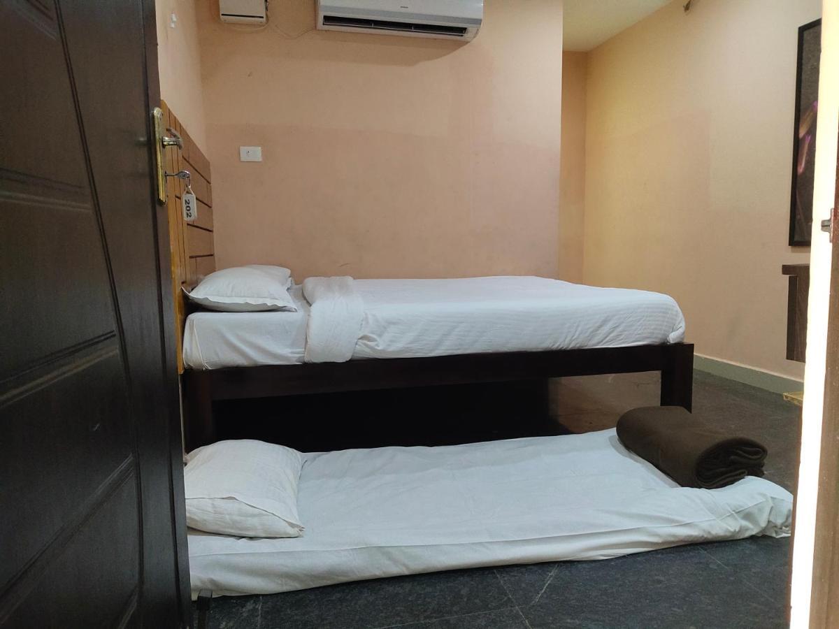 J J Residency Otel Pondicherry Dış mekan fotoğraf